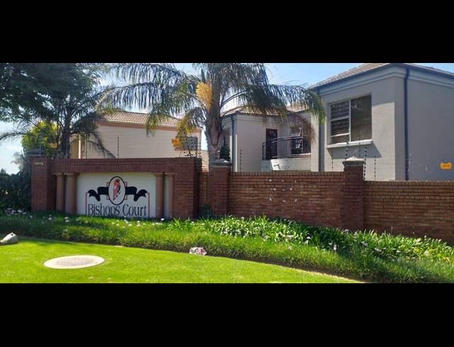 3 BEDROOM DUPLEX RENTED IN VAN RIEBEECK PARK